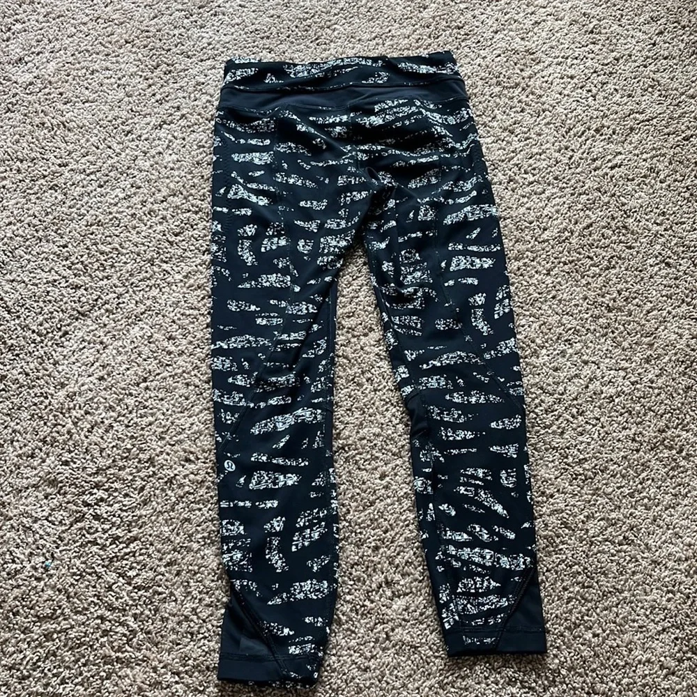 Lululemon Leggings - Size 4 - Picture 7 of 7